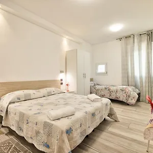 https://venice-pink-house.hotelinveneto.com
