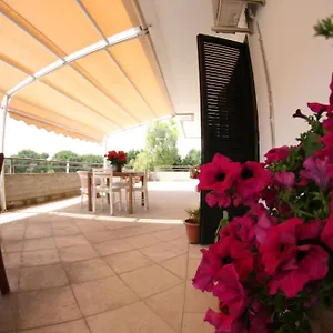 https://sigismondo-castromediano.lecce-hotels.com